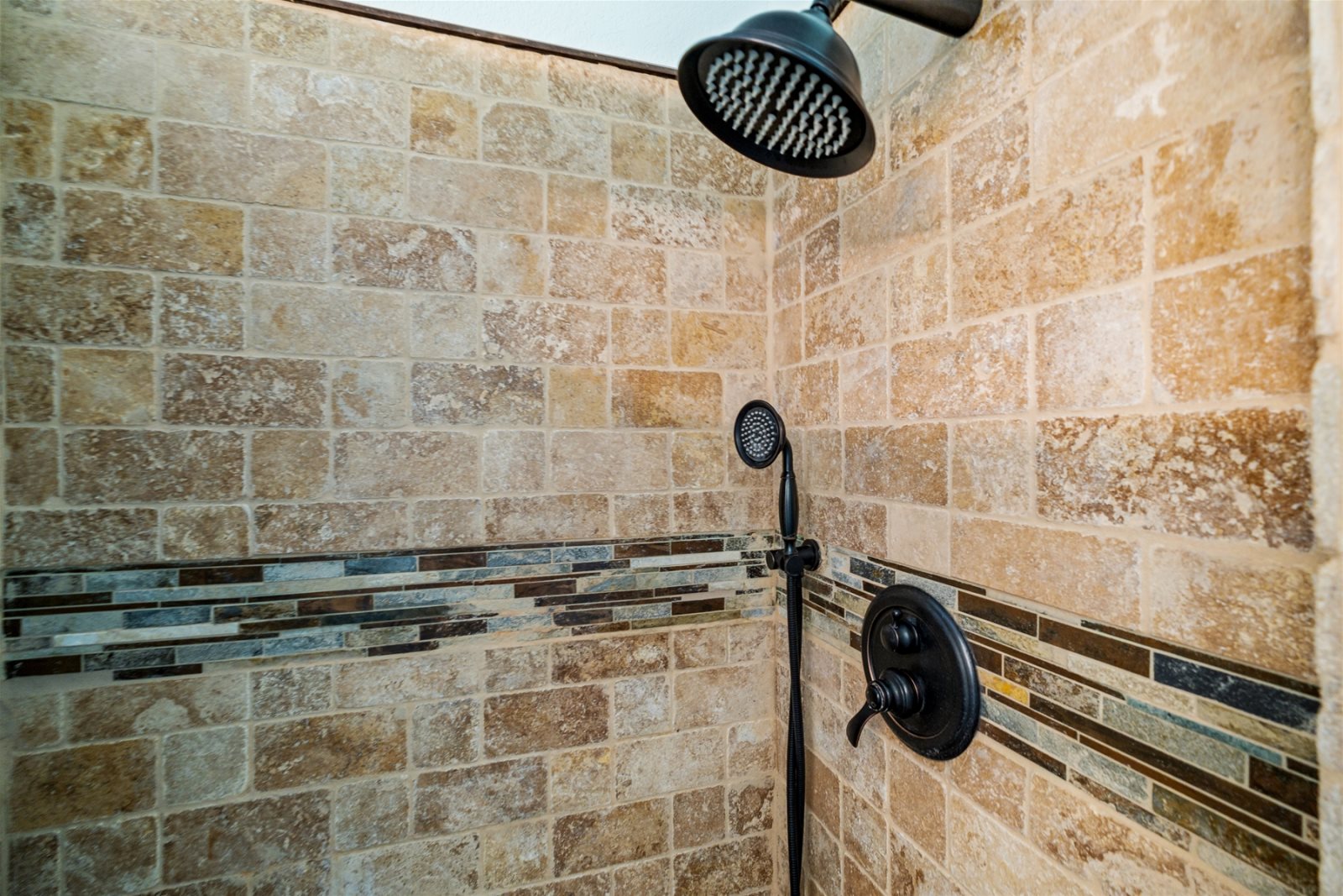 Wash off the the day`s adventures in this luxurious shower.