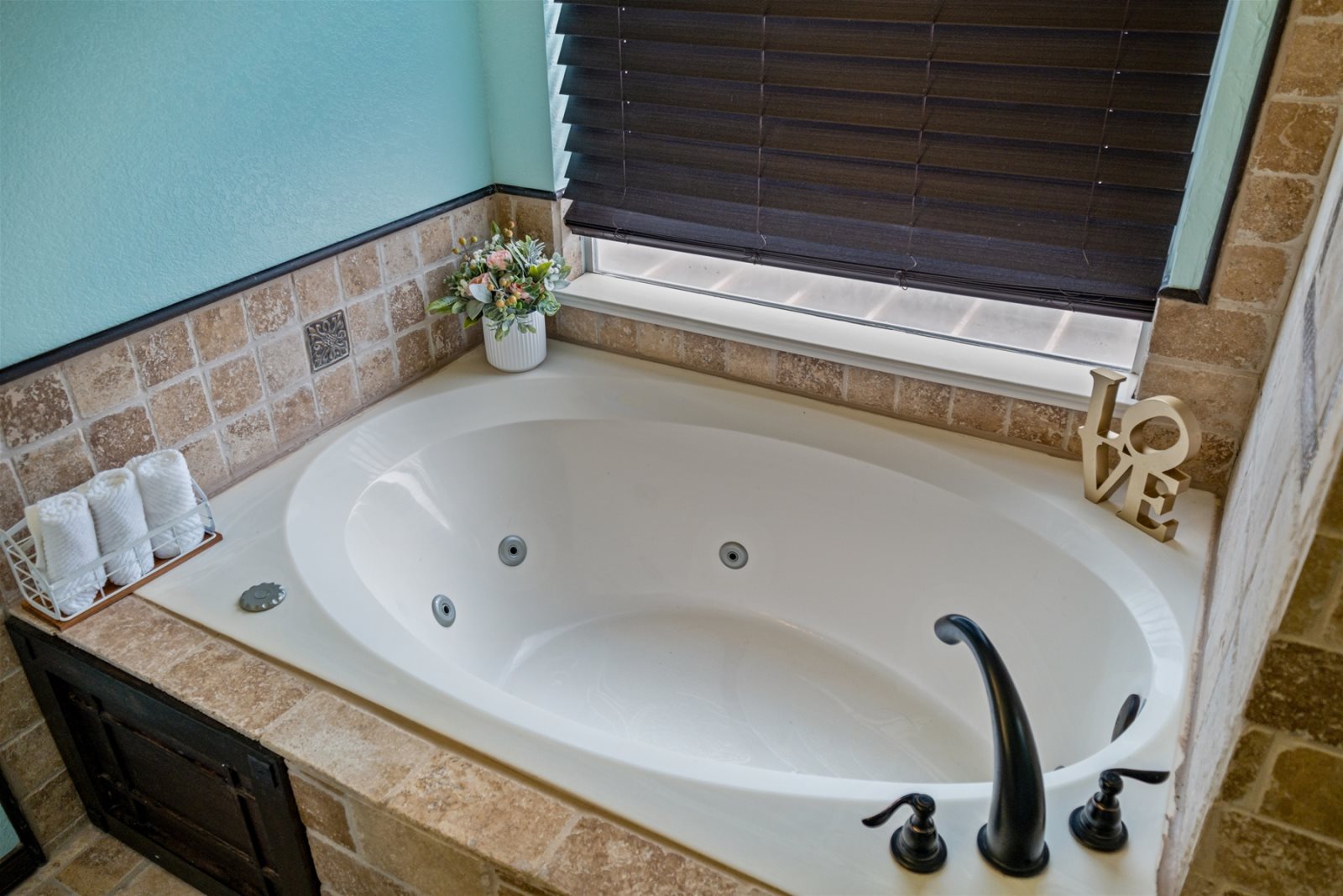 Rest those legs after a day of hiking in this jacuzzi tub.